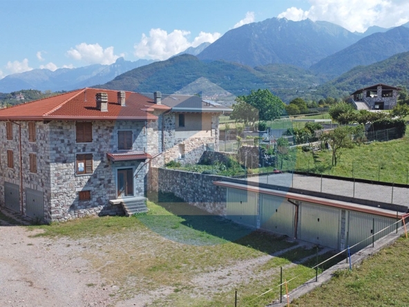 Villa Vendita CASA SINGOLA IN VENDITA A ESINE - BRE339/T0161