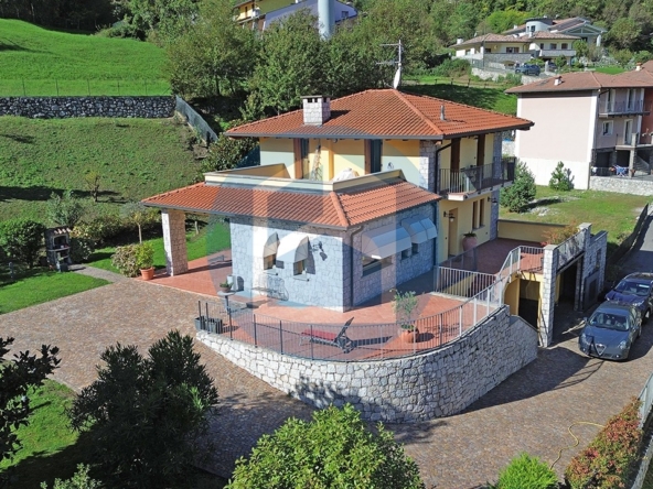 Villa Vendita VILLA SINGOLA IN VENDITA A CERVENO - DAR302/T1025