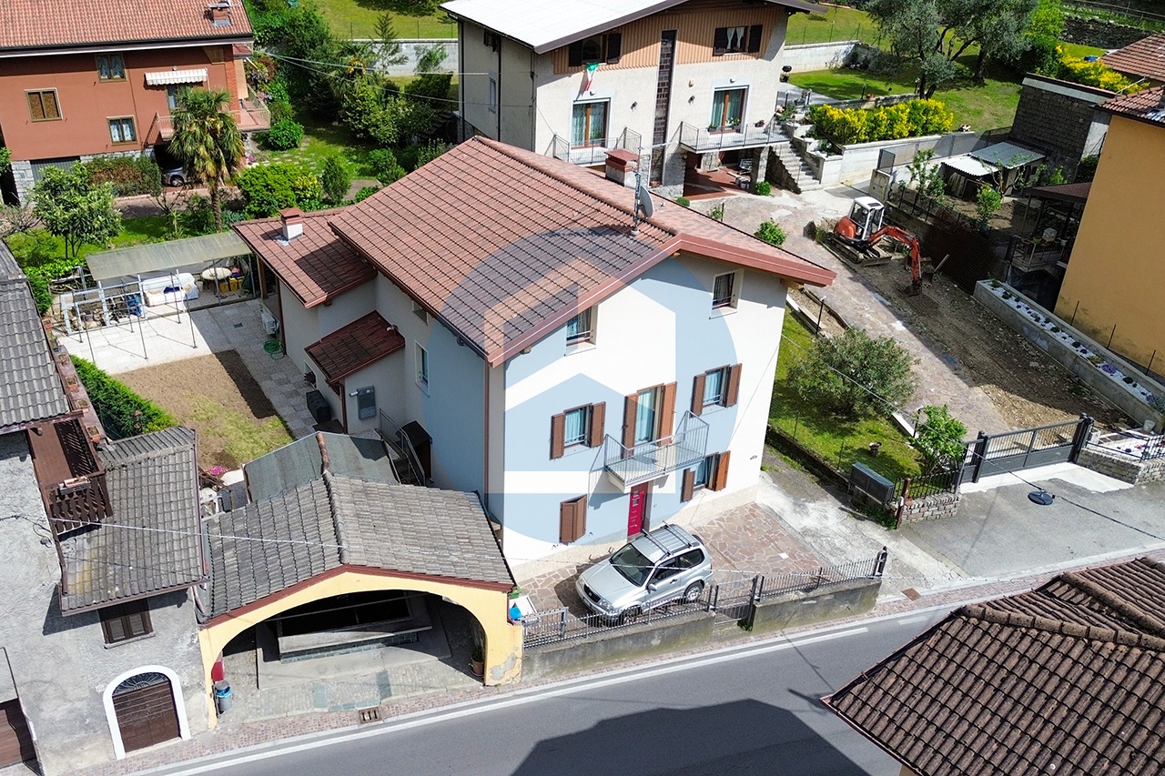 Villa Vendita VILLA SINGOLA IN VENDITA A CEDEGOLO - DAR319/T0401