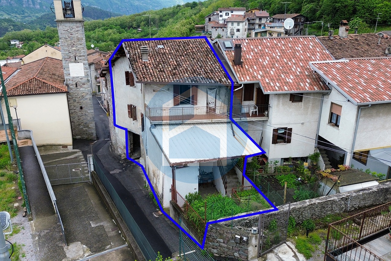 Villa Vendita CASA SINGOLA IN VENDITA A DARFO BOARIO TERME - PIS321