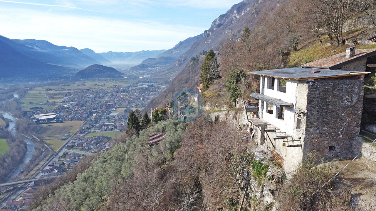 Cascina Vendita CASCINA CON TERRENO IN VENDITA A PIANCOGNO - BRE505
