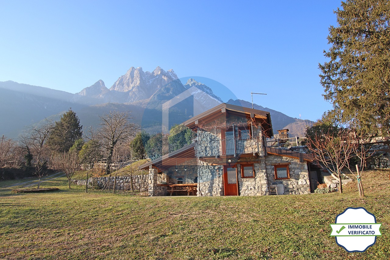 Cascina Vendita FABBRICATO RURALE CON TERRENI IN VENDITA A LOSINE