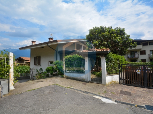 Villa Vendita VILLA SINGOLA IN VENDITA A PIANCOGNO - DAR314/T0408