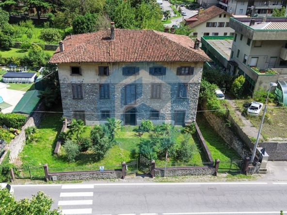 Villa Vendita VILLA SINGOLA IN VENDITA A PIANCOGNO - DAR301/T0414