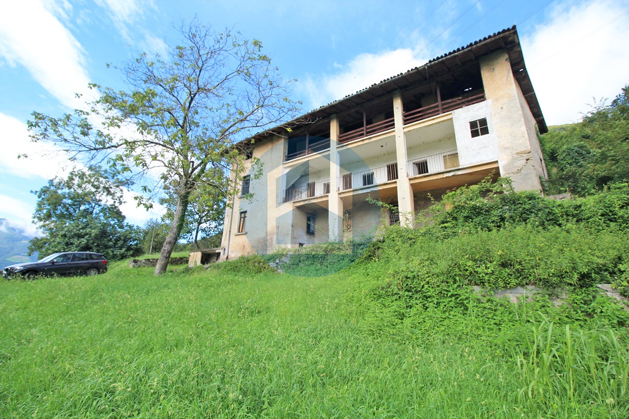 Cascina Vendita CASCINALE CON TERRENI IN VENDITA A SOVERE - PIS504