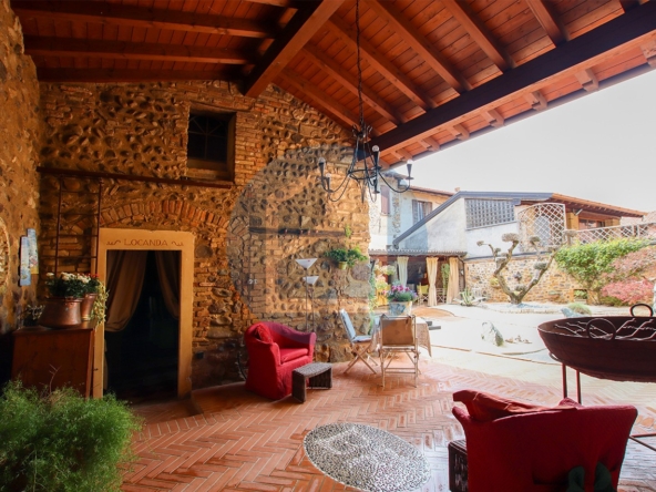 Villa Vendita VILLA SINGOLA IN VENDITA AD ERBUSCO - DAR312/T0398