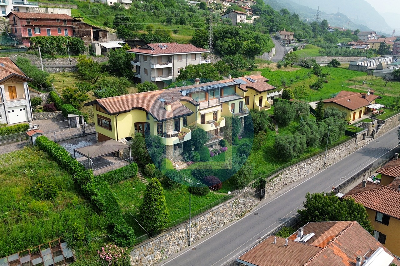 Villa Vendita VILLA IN VENDITA A COSTA VOLPINO - ISE302/T932