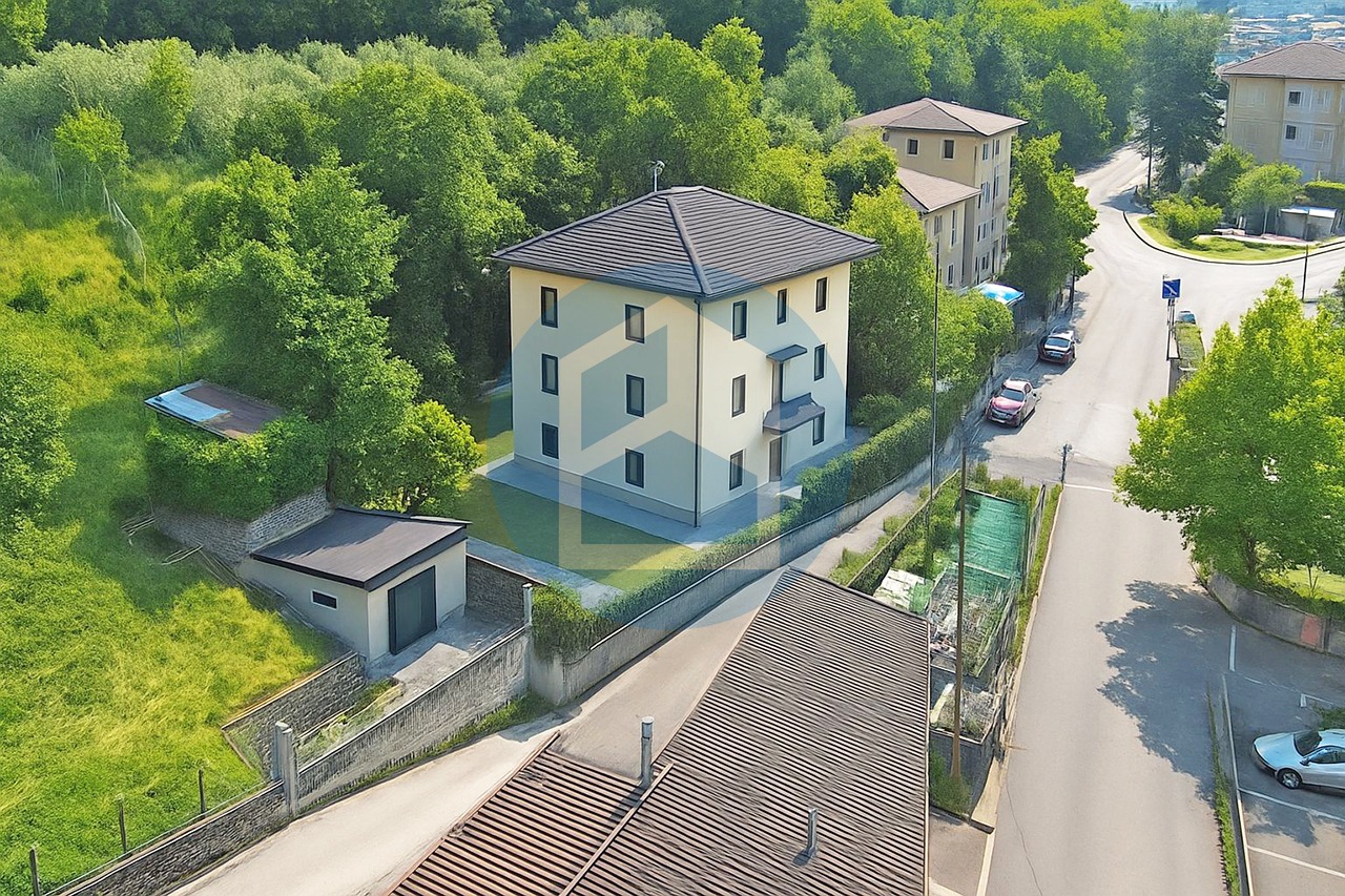 Villa Vendita CASA SINGOLA IN VENDITA A DARFO B.T. - DAR315/T0330