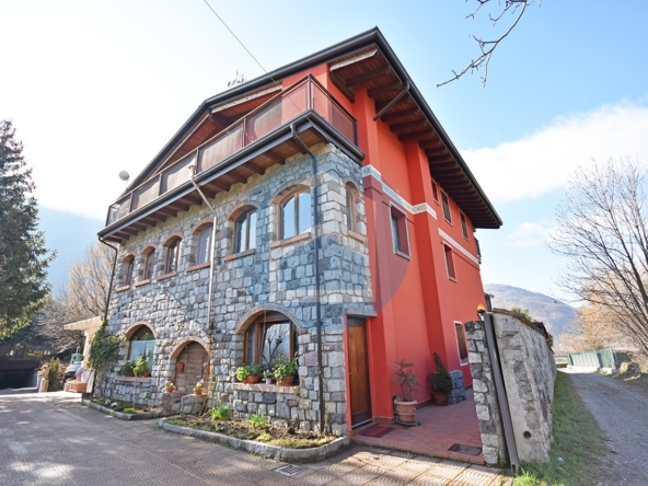 Villa Vendita VILLA SINGOLA IN VENDITA A BERZO INFERIORE - BRE332