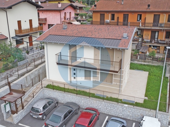 Villa Vendita VILLA SINGOLA IN VENDITA A CAPO DI PONTE -BRE301/T4006