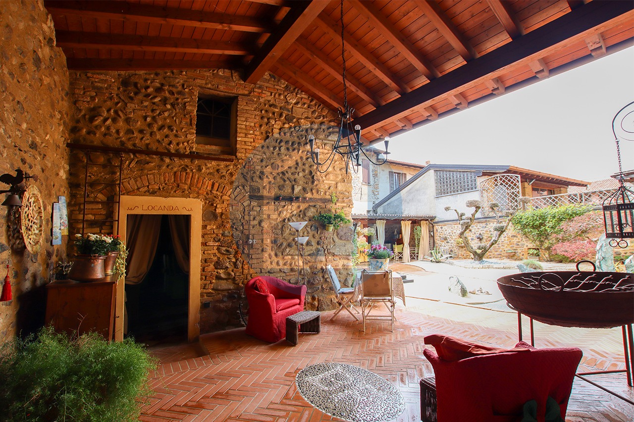 Villa Vendita VILLA SINGOLA IN VENDITA AD ERBUSCO - DAR312/T0398