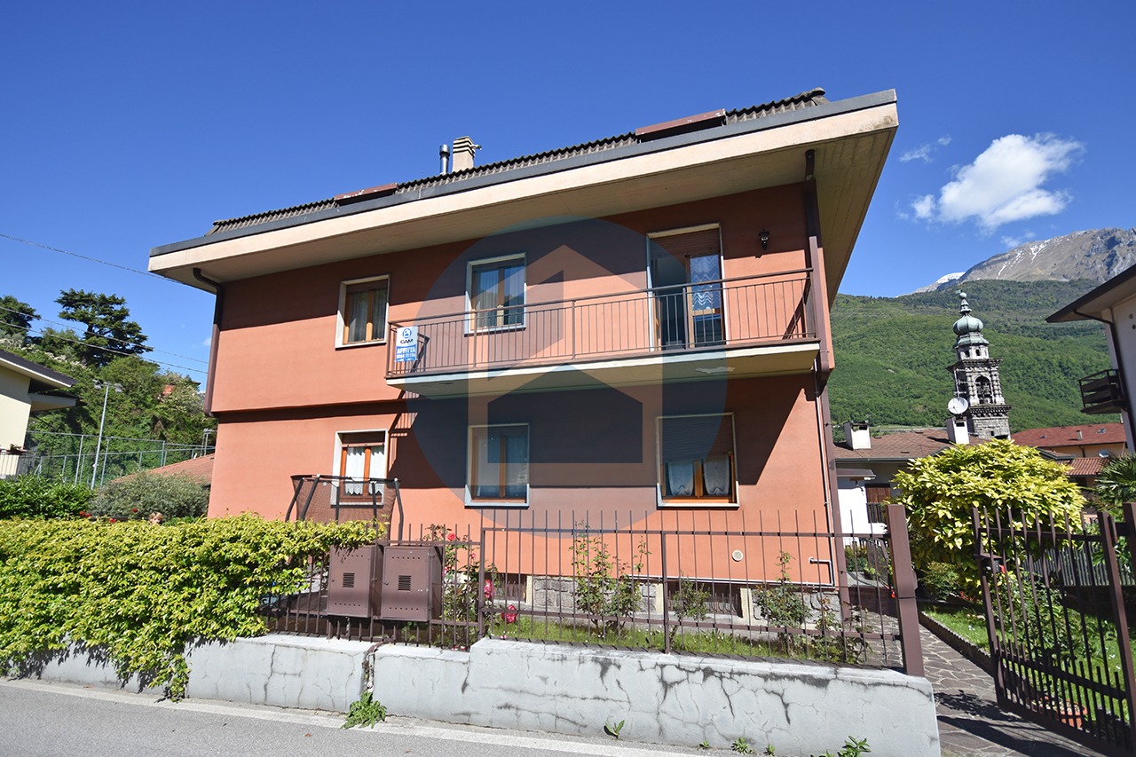 Villa Vendita VILLA SINGOLA IN VENDITA A BRENO - BRE307/T475