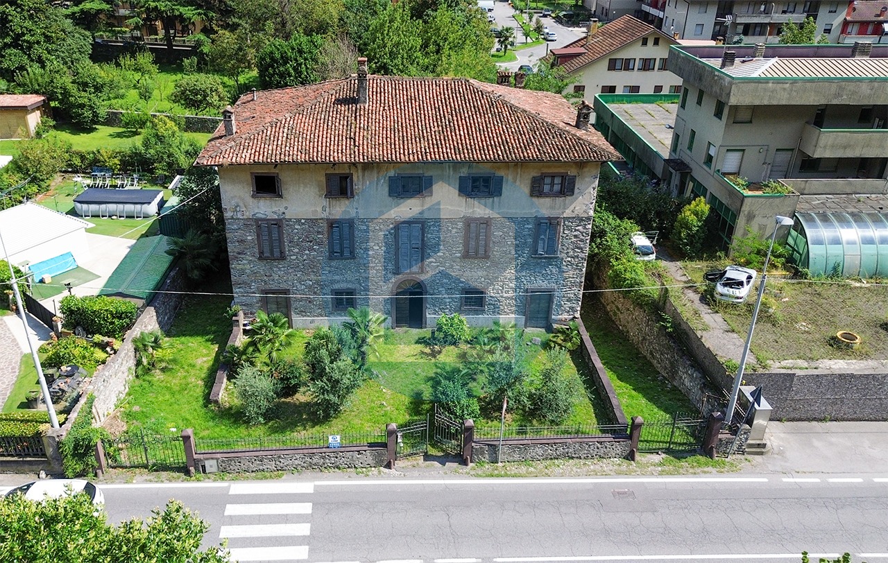 Villa Vendita VILLA SINGOLA IN VENDITA A PIANCOGNO - DAR301/T0414