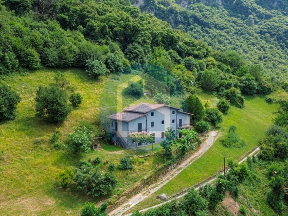 Cascina Vendita CASCINA IN VENDITA A PISOGNE- ISE500/T259