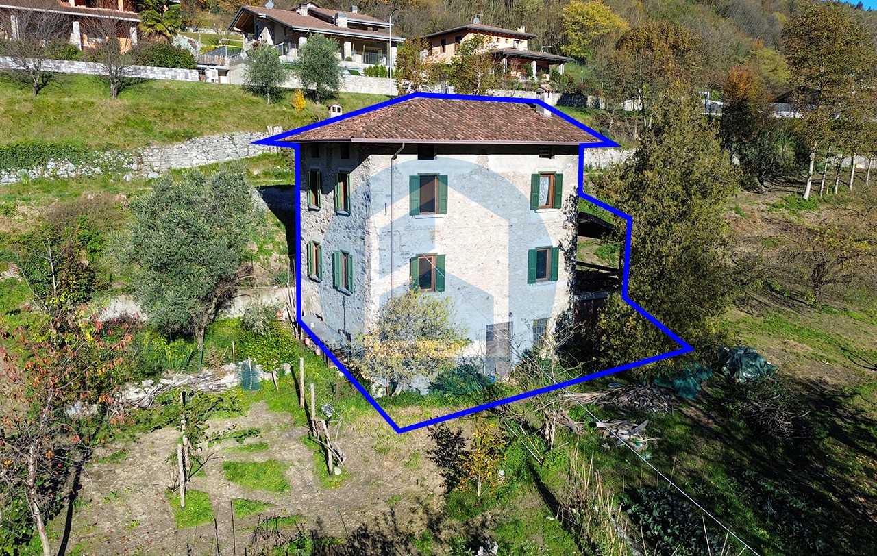 Villa Vendita VILLA SINGOLA IN VENDITA A LOSINE - BRE313/T4140