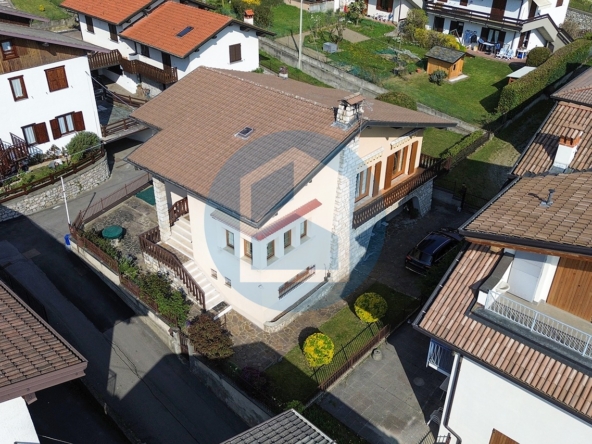 Villa Vendita VILLA SINGOLA IN VENDITA A BORNO - BRE310/T4153