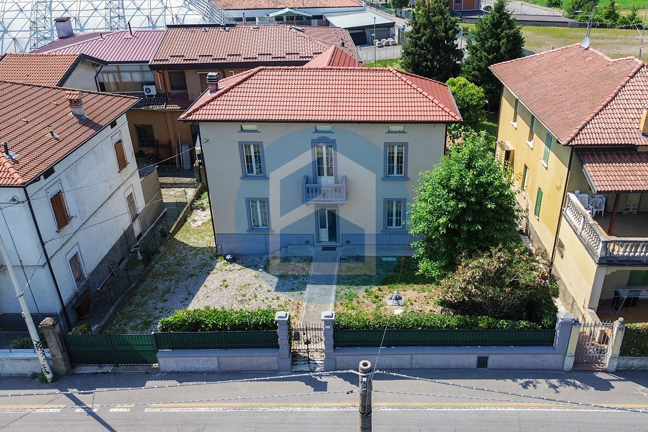 Villa Vendita VILLA IN STILE LIBERTY IN VENDITA A PONTOGLIO - T3226